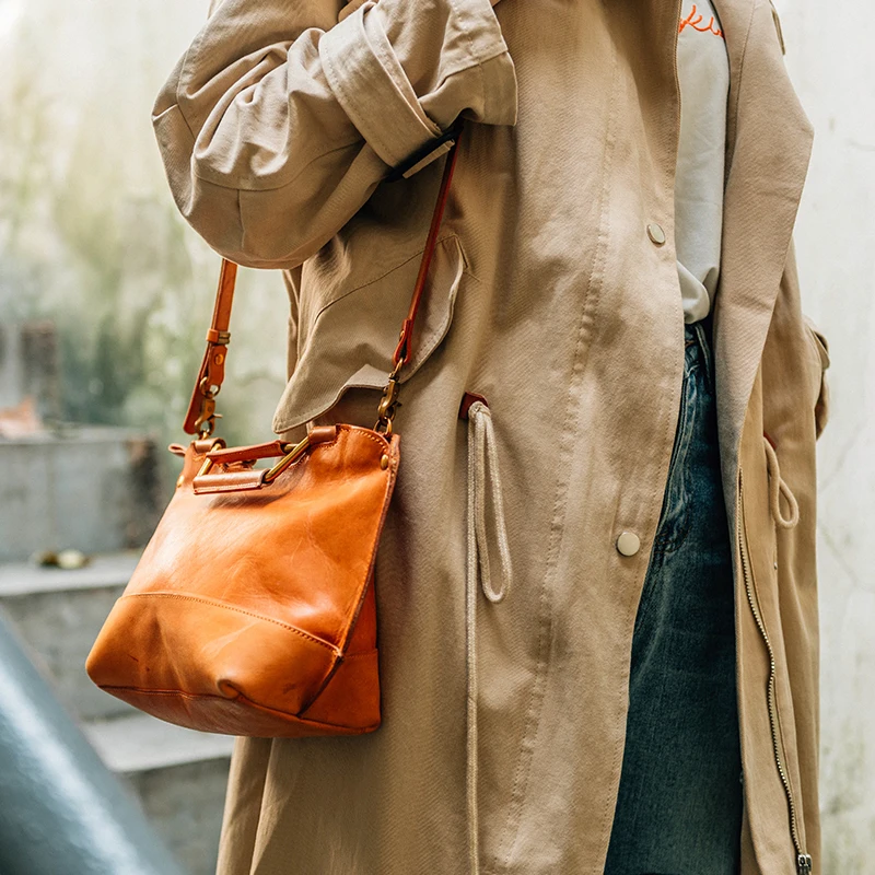 AETOO Retro literary handbag leather bag single shoulder oblique cross Baotou layer cowhide female bag