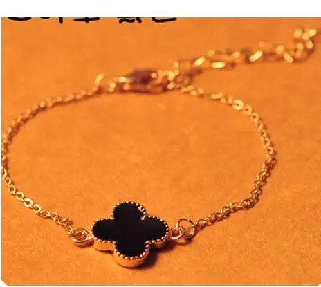 Браслет с сердечком. Браслет с сердечком. Браслет с черным сердцем. Браслет красная нить с сердечком. Парные браслеты с замком.