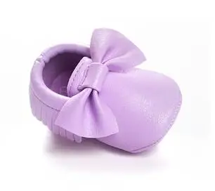 Обувь для новорожденных детская кроватка детская коляска первые ходунки для маленькой принцессы искусственная кожа; с бабочкой Детские Мокасины Мягкие Moccs предходунки обувь - Цвет: Лаванда