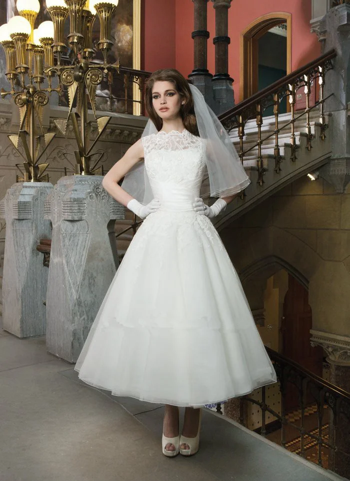 Sexy Short Wedding Dress Lace 2015 Pearls Fashionable High Neck White Plus Size Wedding Dress 