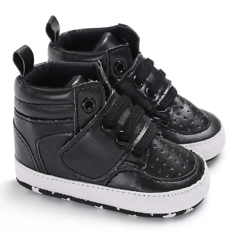 Новая обувь для новорожденных мальчиков и девочек Теплые ботинки с мягкой подошвой Нескользящие кроссовки из искусственной кожи дышащие одноцветные Первые ходунки 0-18 м - Цвет: Black