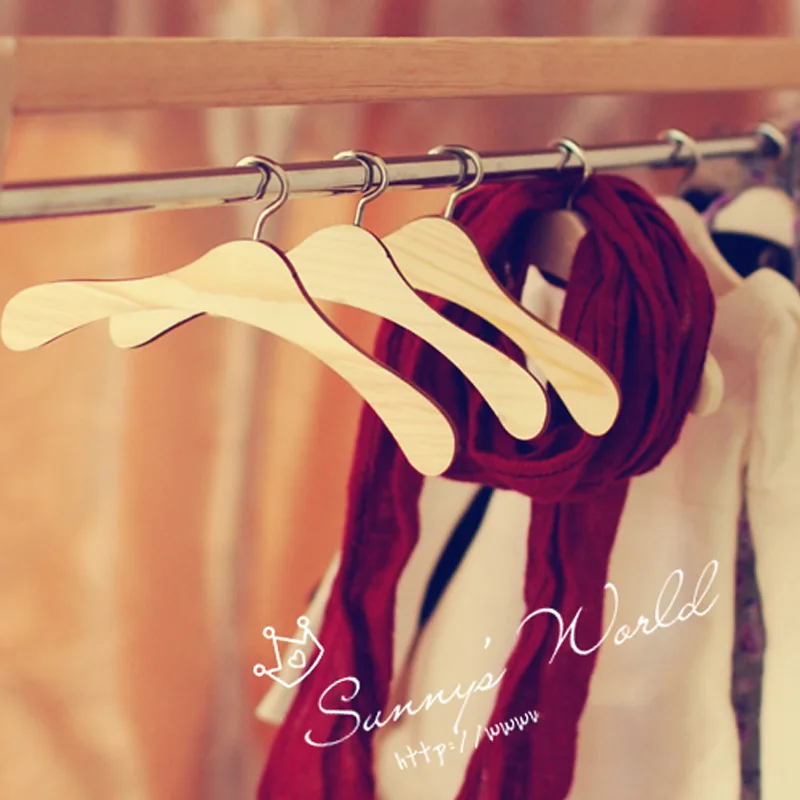 

50PCS/LOT Wholesale SD BJD Doll Accessories Wood Clothes Hangers For BJD Doll