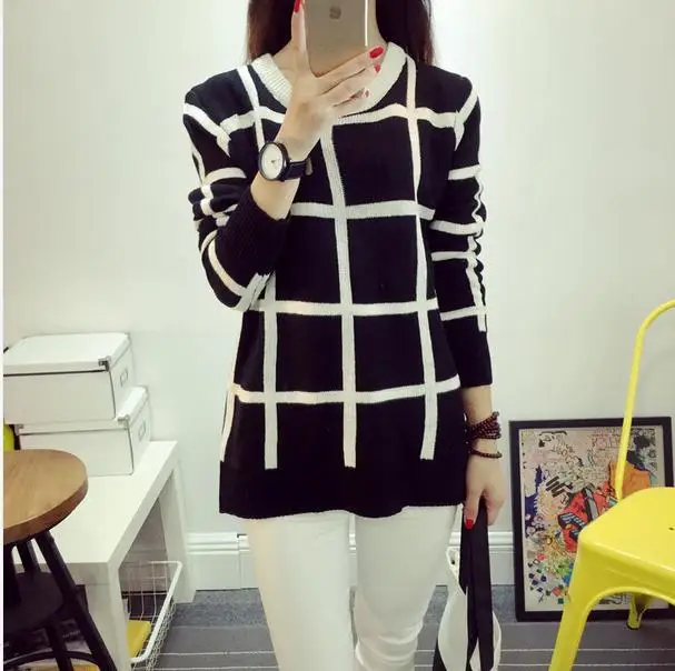 

Autumn and winter new sweater European and American style loose black and white lattice long-sleeved thick round neck bottom swe