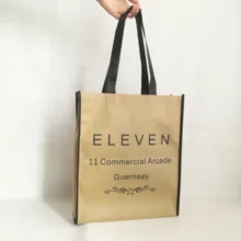 500 шт/партия, новые сумки для покупок, Индивидуальная сумка с короткими ручками с логотипом Нетканая рукоять, многоразовые футболки, упаковка для мужчин и женщин