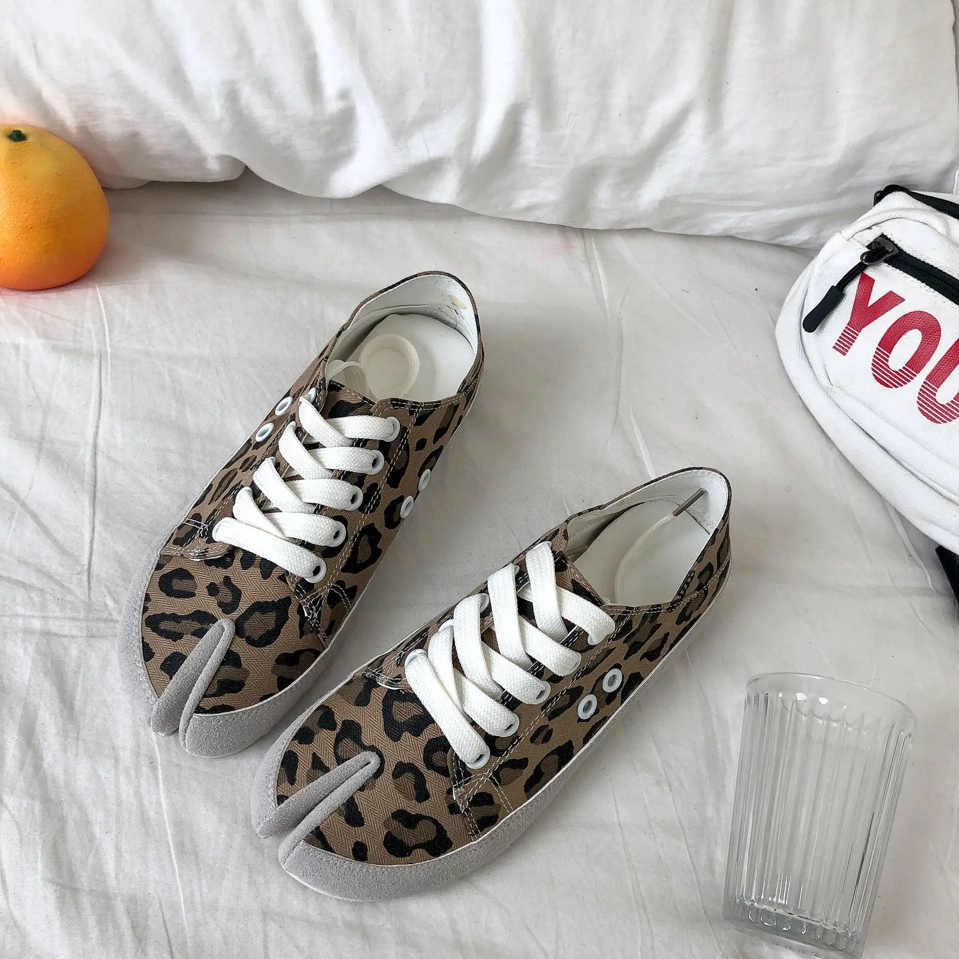 

Fashion Women's Sneakers Flats Canvas Loafers Casual Shoes Lace up Ladies Casual Cloth Shoes Leopard zapatos animal print mujer