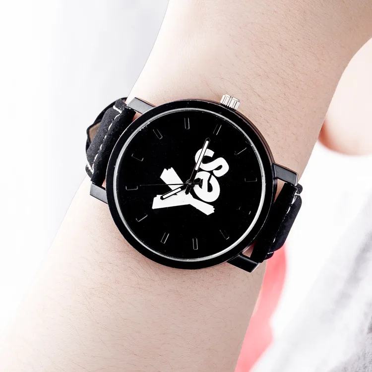 Часы и время. Часы картинка. Детские настенные часы красные с домами. Настольные часы на зеленом фоне. Часы металлические на стол.