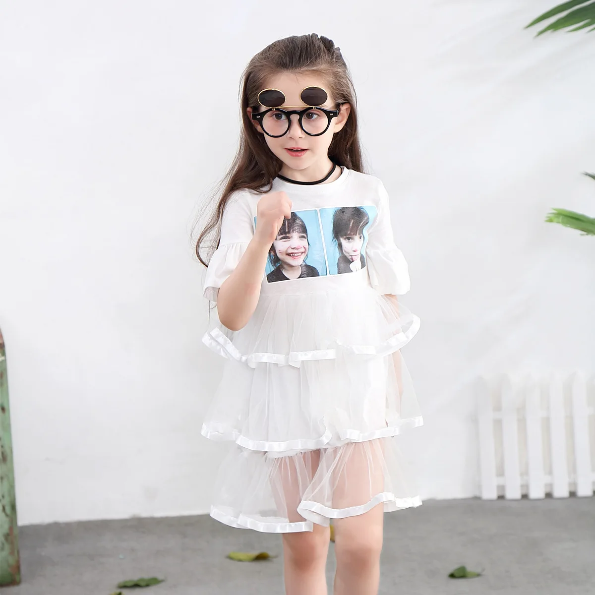 

INS New Mid-sized Dress White Print Short Sleeve Gauzey Layered Dress Baby Girl Clothes Princess Costume Figure Print Laughing