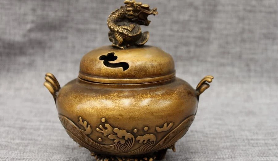 

Chinese Bronze Carved Auspicious Dragon Royal Temple Incense Burner Censer