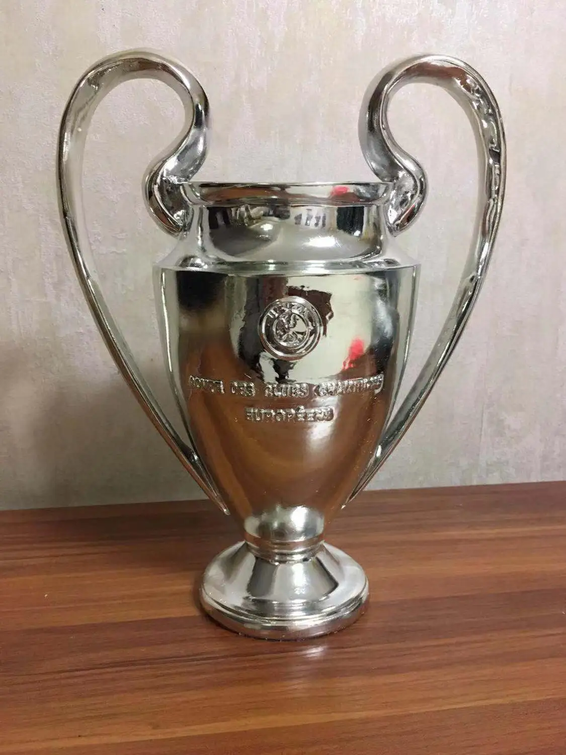 

2019 16CM Europe League Champions Trophy Cup Model Fans Souvenirs