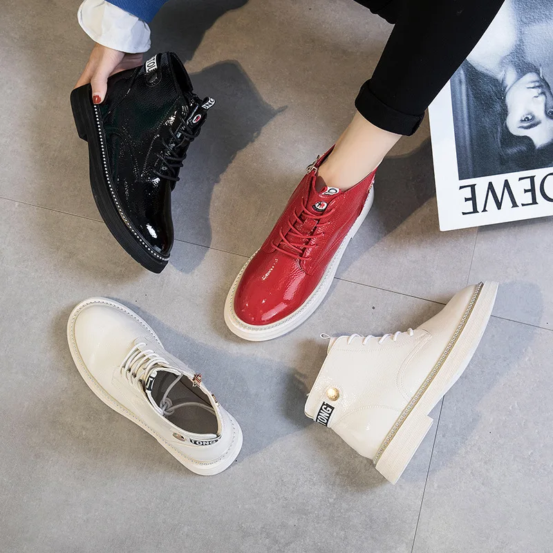 

Martin boots female British wind 2018 autumn and winter new Korean version of the wild short boots patent leather platform with