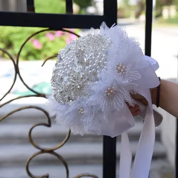 

White Satin Rose Flowers Bridal Bouquets Crystal Brooch Bling Bling Luxurious Handholding Wedding Events Hand Holds Bouquet