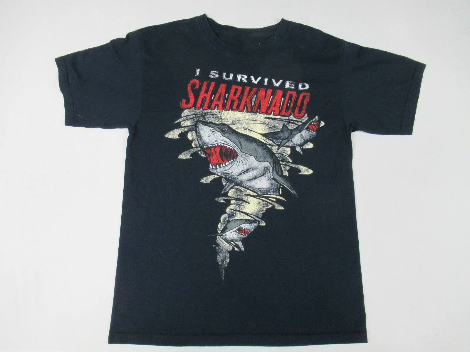I SURVIVED SHARKNADO - ANGRY SHARKS IN TORNADO MEDIUM NAVY T-SHIRT R357 | Мужская одежда