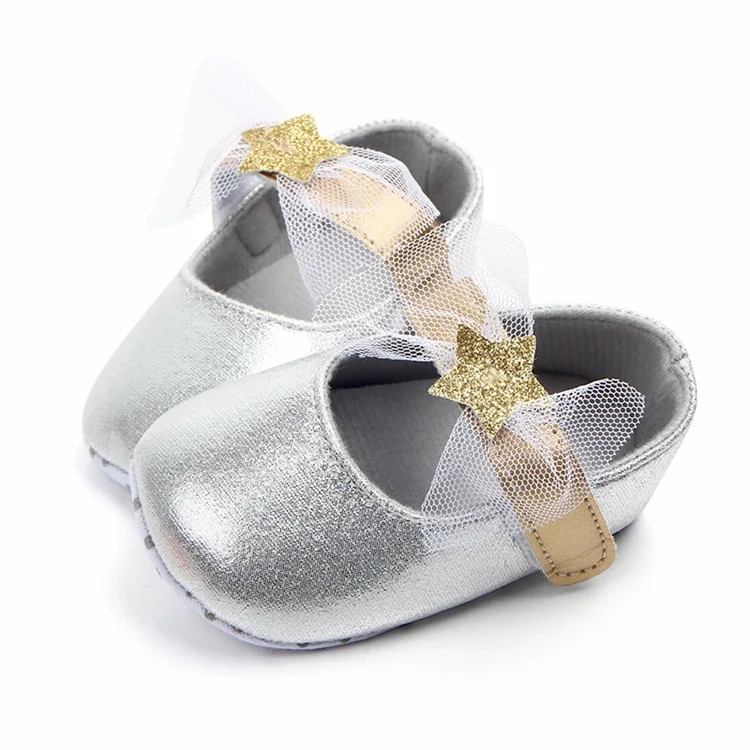 Новые милые красивые блестящие мягкие пинетки для новорождённых девочек из искусственной кожи с бантом-бабочкой для новорождённых обувь принцессы для малышей