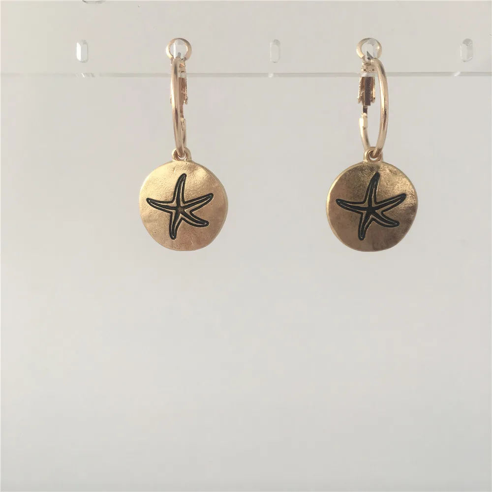 

TRENDY WOMEN EARRINGS WORN GOLD COLOR PLATING ROUND DISC SEASTAR ENGRAVED HOOP EARRINGS