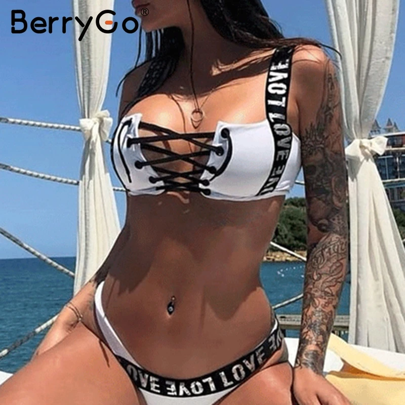 BerryGo комплект бикини со шнуровкой белый буквенный принт купальный костюм для