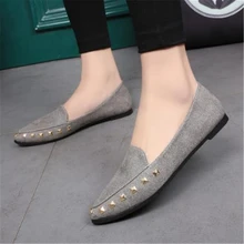 Новинка г. матовые тканевые туфли с острым носком и заклепками, на плоской подошве, с закрытым носком, однотонные женские тонкие туфли на плоской подошве