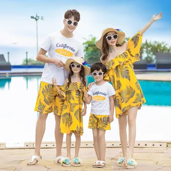 

Holiday Family Matching Outfits Off Shoulder Mother and Daughter Dresses Mommy and Me Clothes Dad Son Clothing Sets Summer Look