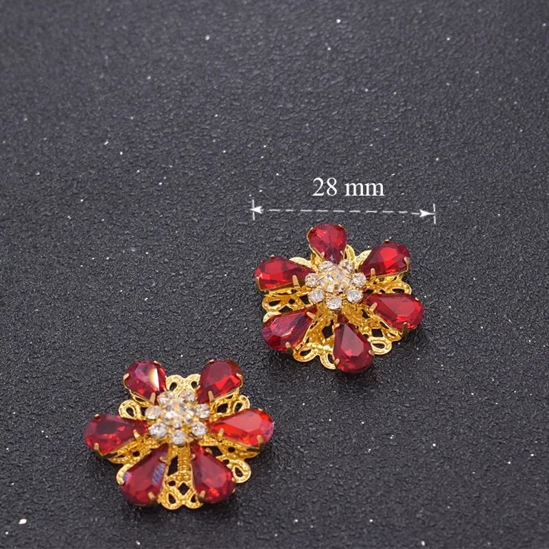 Red color christmas decorations (4)
