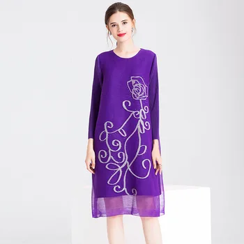 

Autumn Women Pleated Lady Floral Loose Embroidery O-neck Dresses