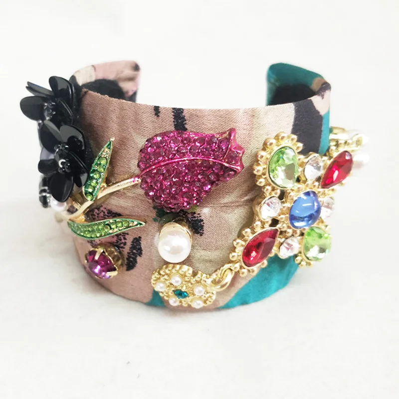 Уникальный браслет в стиле барокко с кристаллами для девочек и женщин, открывающиеся браслеты из нержавеющей стали, ювелирные изделия для влюбленных - Окраска металла: 4