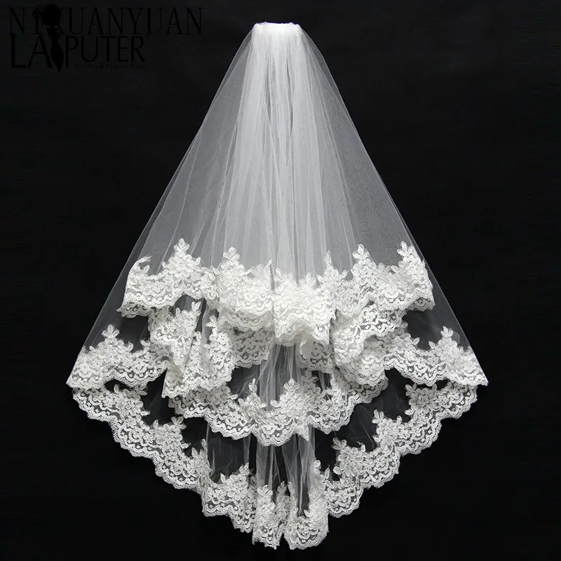

Bridal Veil Short With Comb Lace Appliqued Edge Tulle Bridal Veil Two Layer Elbow Length Wedding Accessories 2019