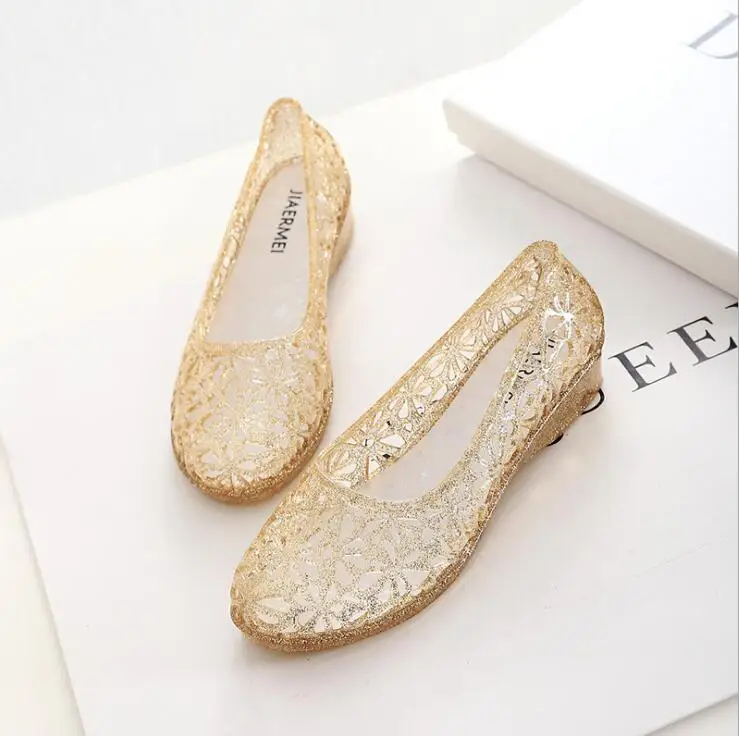 

2019 New PVC Jelly Sandals Summer Women Crystal Breathable Flashing Sandals Female Flat Shoes Sandals Beach Shoes