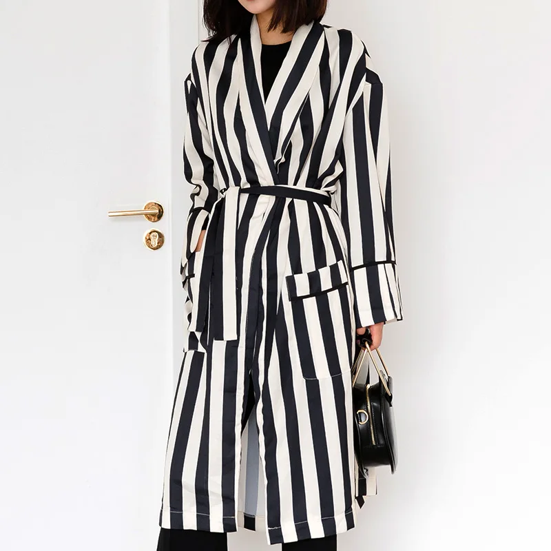 

New Striped cardigan jacket windbreaker 2018 autumn European and American long sleeved waist waist lace up temperament long