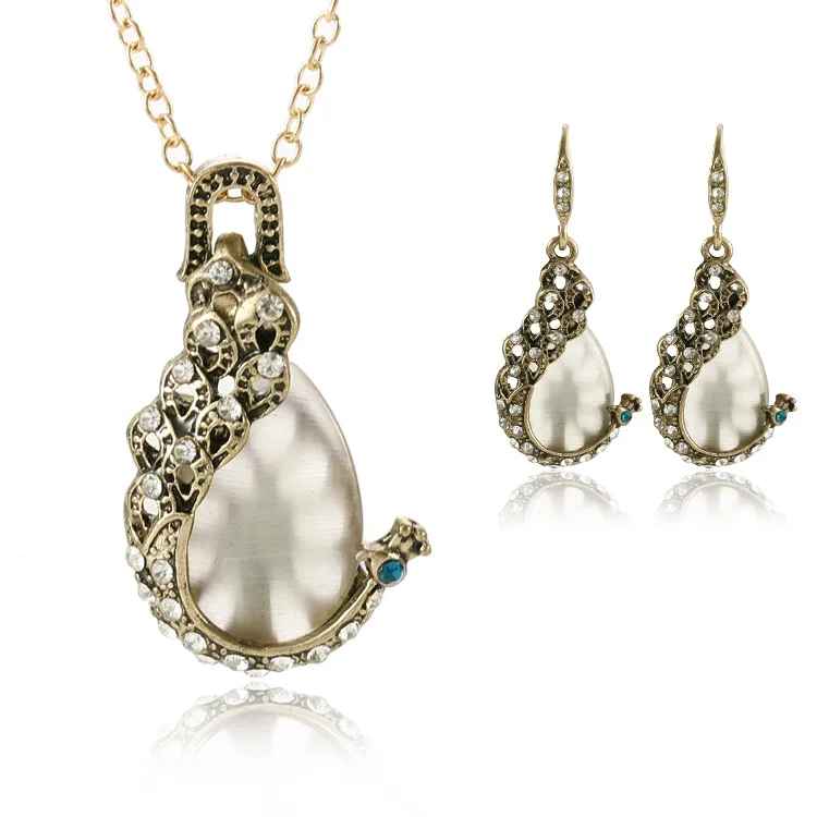 

New Classic Moonstone Stone Earrings Pendant With Chain Set Peacock Design Party Wedding Fashion Jewelry Set For Women 2018