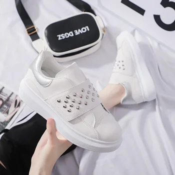 

2019 autumn new fashion simple solid color flat shoes women trend punk style rivet decorative thick sole casual shoes