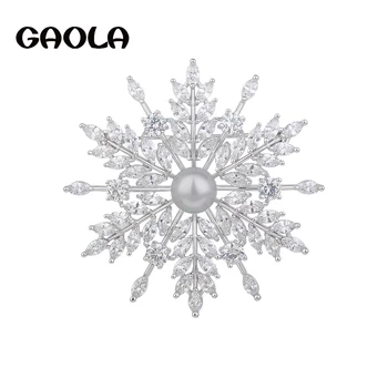 

2017 GAOLA New Fashion Classic Silver-Plated Snowflake Brooches For Women Gifts Or Party Brooch GLX0152