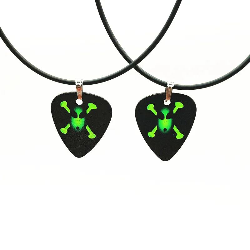 

Cheapest Promotion 10pcs/lot SKULL Guitar Picks Necklace Celluloid Colorful Printing Electric Guitar Accessories 0.96mm Gauge