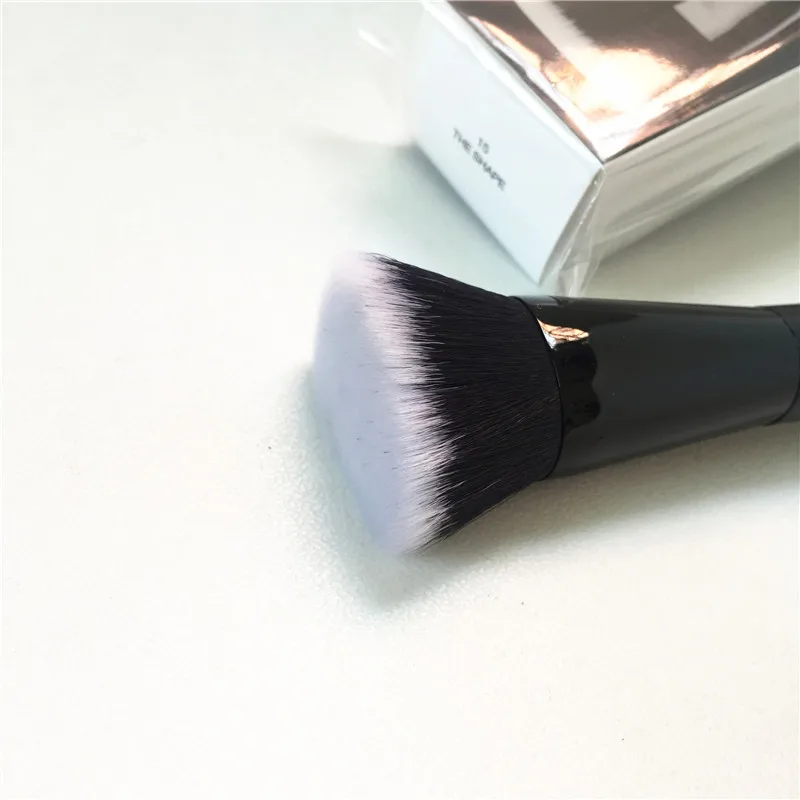 Marc Jacobs The shape contour brush 15 _ 2
