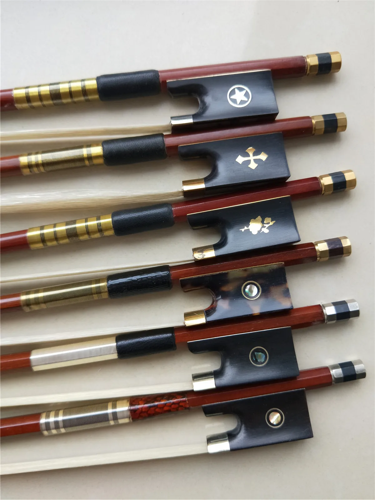 baratas 1 PC Arco de Violino de Madeira 4 4 Madeira Brasil Violin Bow Ebony Sapo Hawksbill Sapo Garanhão Branco Cabelo Rabo de Cavalo