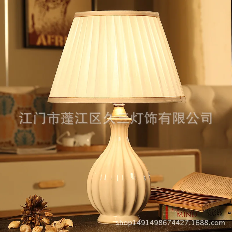 

European Ceramic Table Lamp for Bedside Bedroom Ceramic Vase Shape Table Lamp E27