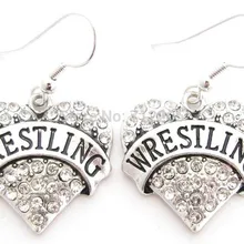 Мода 30 пар много родиевое покрытие РЕСЛИНГ Прозрачные Серьги-сердечки с кристаллами(E100052