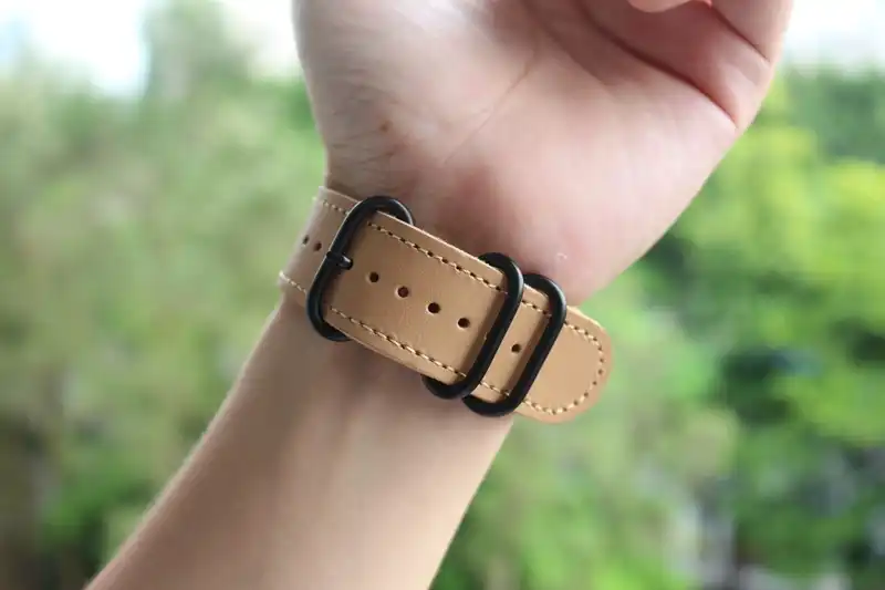 URVOI ремешок для Apple Watch series 6 SE 5 4 3 21 iwatch черная классическая Пряжка ручной работы