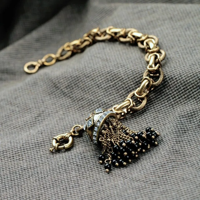 С надписью «KISS ME»(«Поцелуй завод Античное золото Цвет ювелирное изделие, браслет с кисточкой модный очароватеьлный с Браслеты браслеты для Для женщин