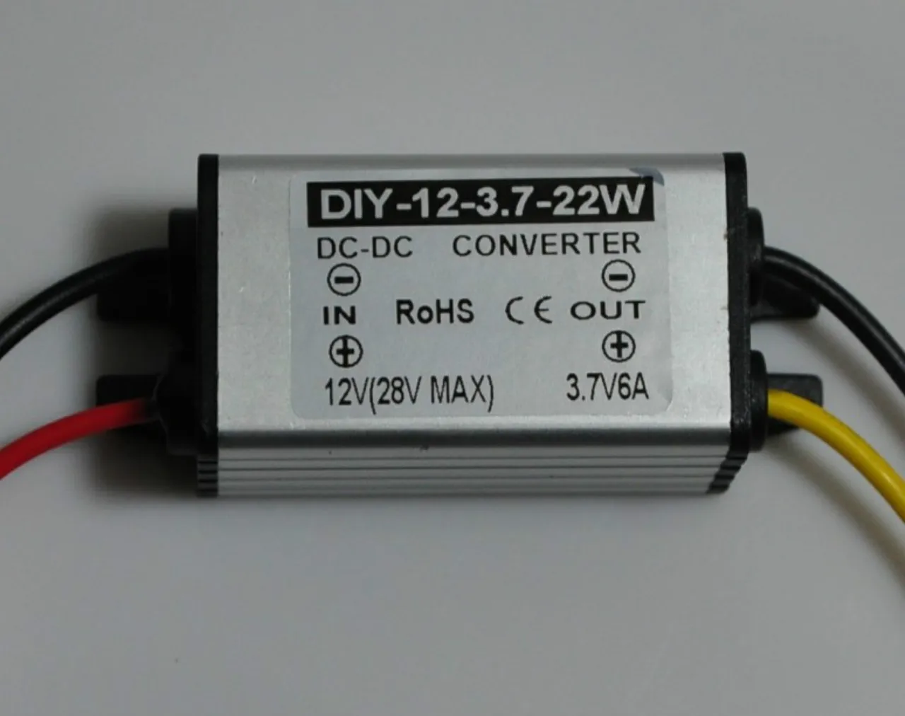 DC-DC конвертер 12V24V (6 В-28 В) Шаг вниз 3,7 В 6A 22 Вт Бак Модуль автомобилей Питание адаптер Напряжение регулятор Водонепроницаемый 10 шт