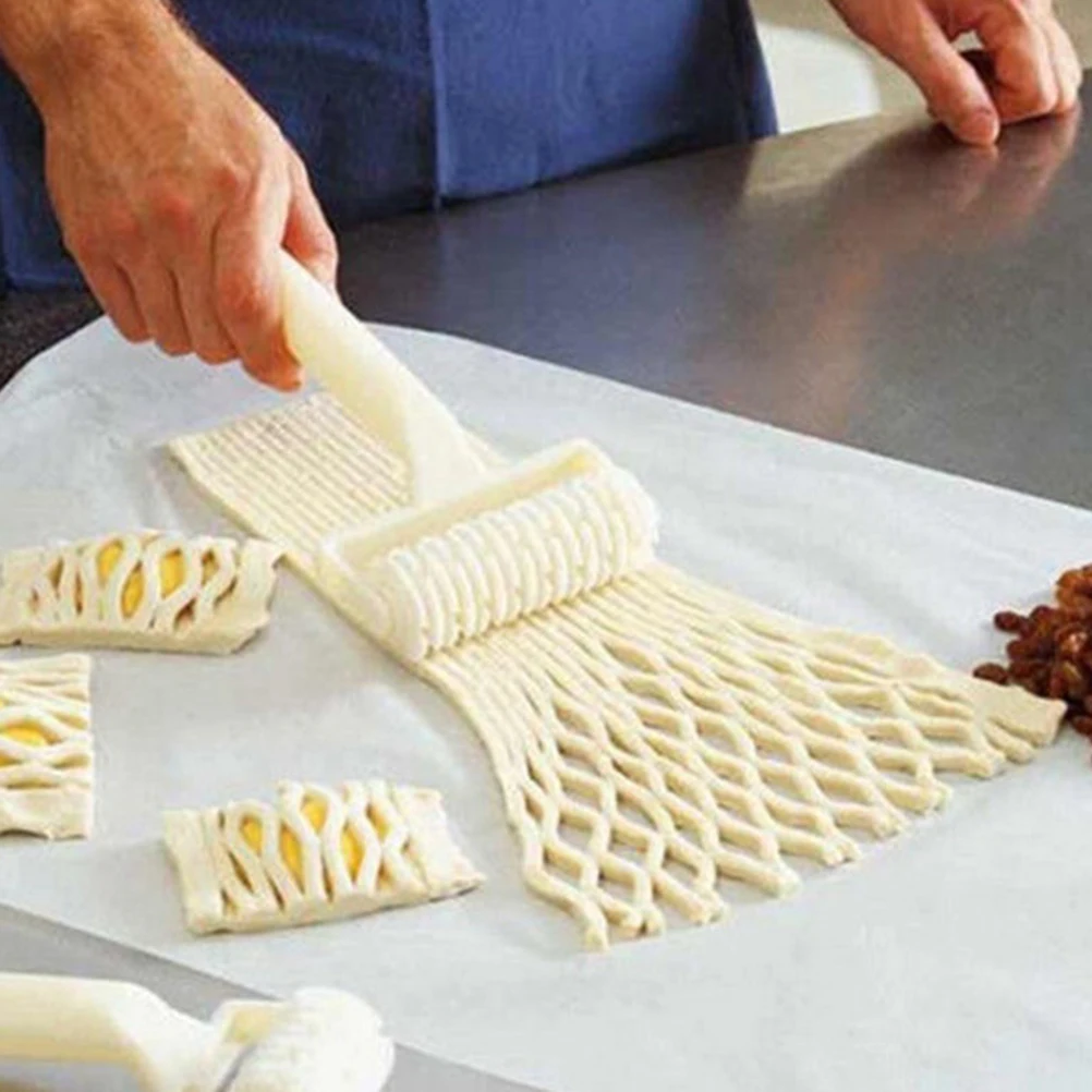 Plastic Pizza Roller Knife Pie Slicer Pastry Embossing Die Lattice Dough Cutter Pastry Tool with Wheel Baking Tools