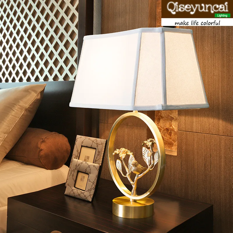 Qiseyuncai 2018 الجديدة جديد النحاس مصباح غرفة المعيشة الكلاسيكية الفرنسية الرعوية الراقية فيلا الديكور نوم دراسة الجدول مصباح