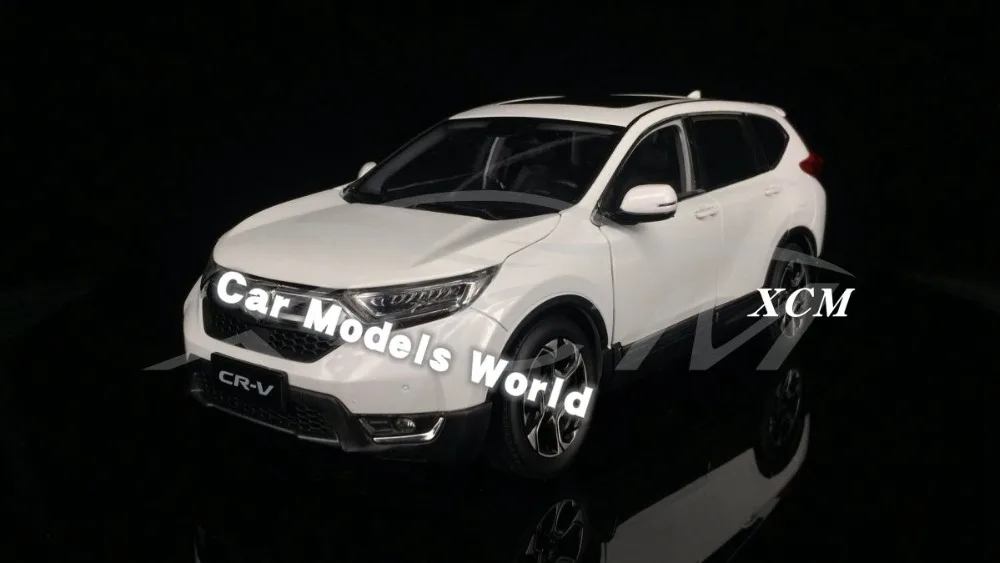 Литая модель автомобиля для модели SUV 2017 1:18 (белый) сломанная коробка + маленький