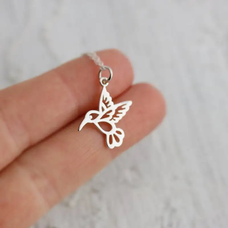 Sykesha Hot Women Small Hummingbird Pendant Necklaces Hummingbird Charm Necklaces Bird Simple Chain Dainty Necklaces