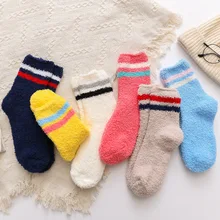 Женские гольфы 1 пара милых женских полосатых пушистых носков ярких цветов мягкие махровые зимние теплые домашние Пушистые Носки-Тапочки