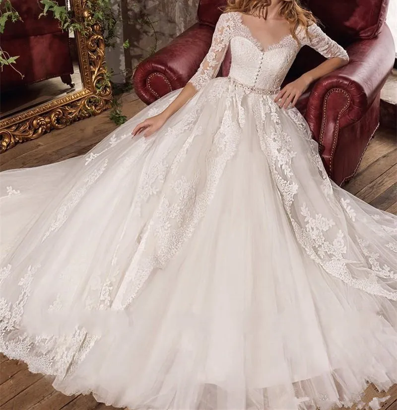 

2019 New Design Sexy V-Neck Elegant vintage Princess Gorgeous Appliques Vestido De Noiva Half Sleeves Hot Sale Wedding Dresses
