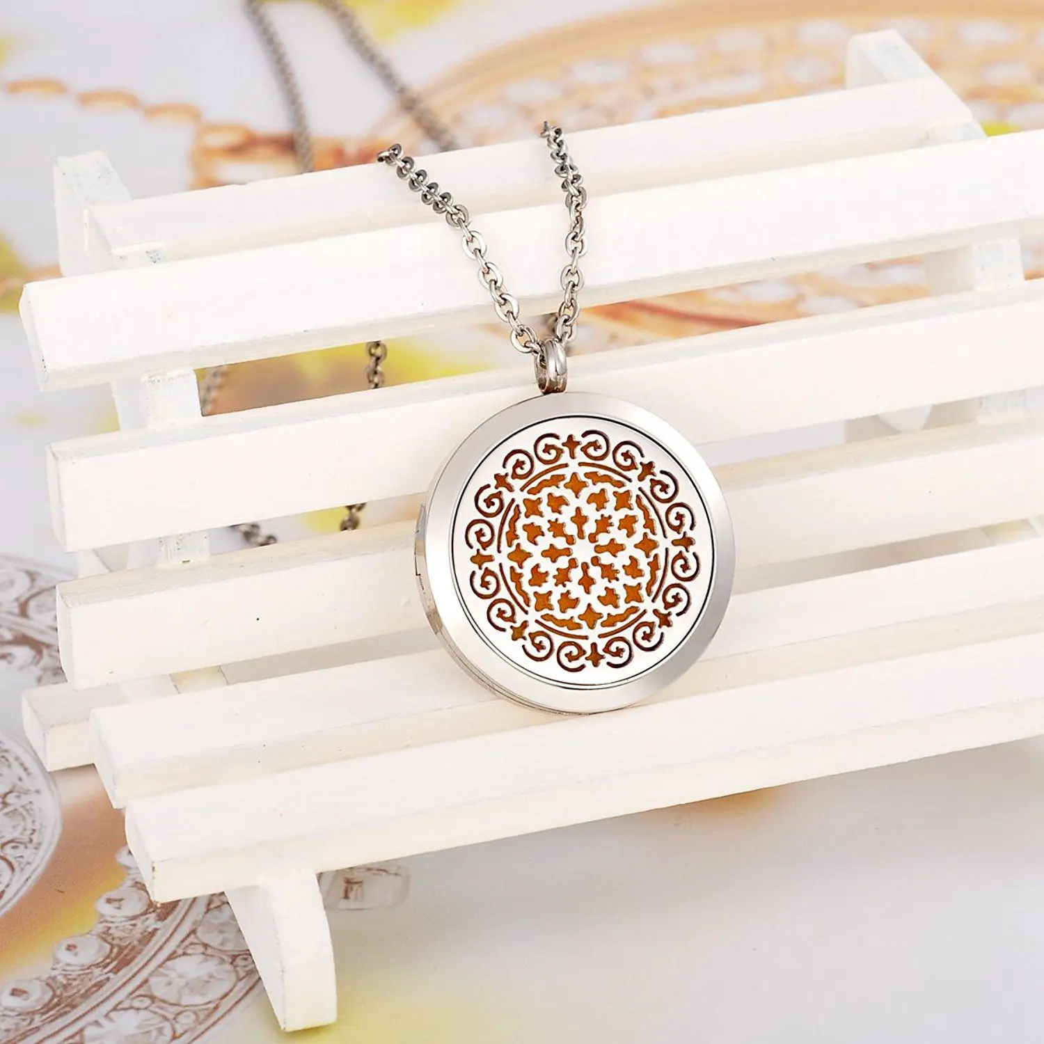 

Personalized Engraved Aromatherapy Diffuser Necklace Esstenial Oil Pendant 316L Stainless Steel Ring with & 6 Hollow out flowers