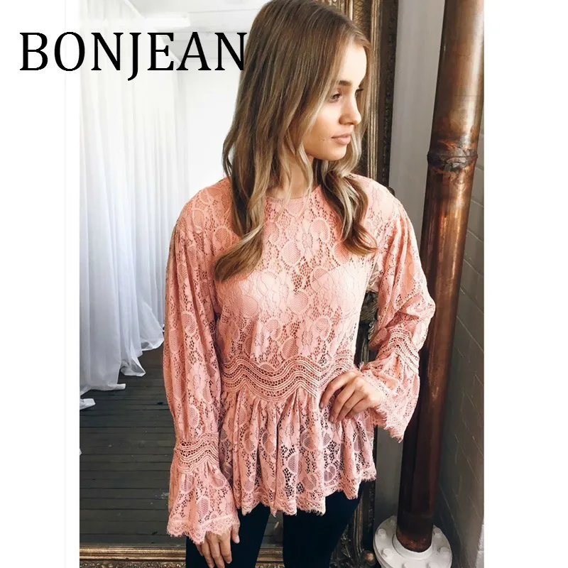 BONJEAN осень Кружевная рубашка для Для женщин 2018 роковой выдалбливают видеть сквозь рубашка Flare рукавом тонкие рубашки и блузки BJ129