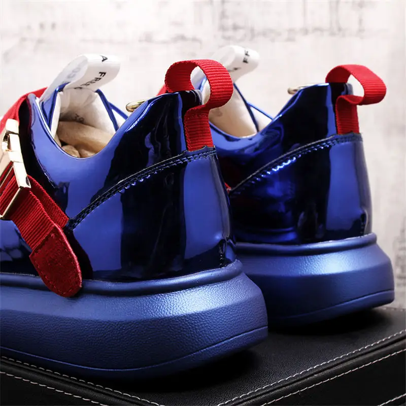 Новинка; Мужская обувь в британском стиле; модная повседневная обувь; блестящие синие туфли в стиле хип-хоп с пряжкой для мужчин; молодежные трендовые белые туфли на платформе