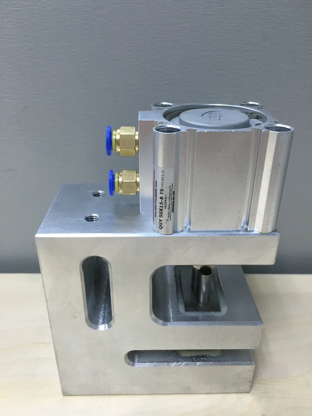 butterfly hole size 30*7*10mm Pneumatic punch machine hole puncher for