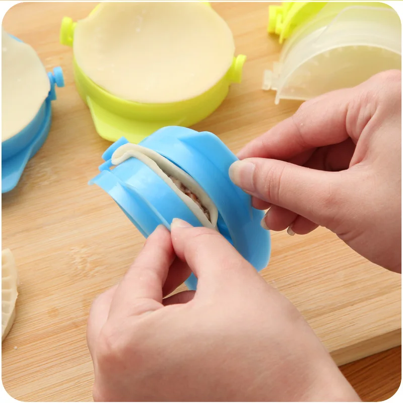 

1pc Dumpling Maker Food Grade Dumpling Machine Tool For Kitchen Food Grade Manual Dumpling Mould Random Color