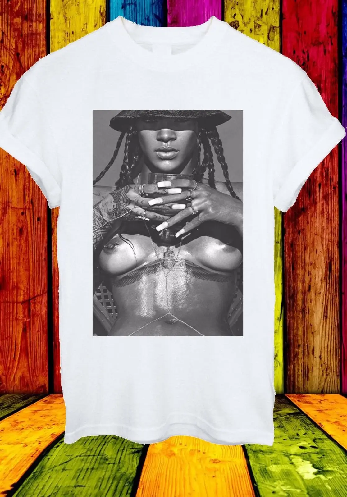 

Robyn Rihanna Fenty Singer Hat Sexy Nipple Piercing Men Women Unisex T-shirt 7442019 fashionable Brand 539%cotton Printed Round